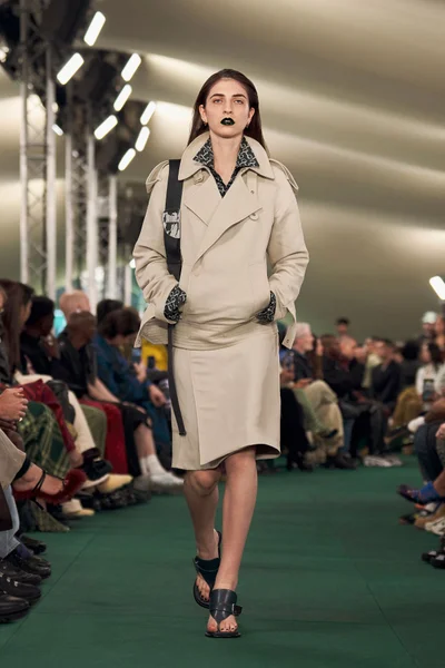 Look 3